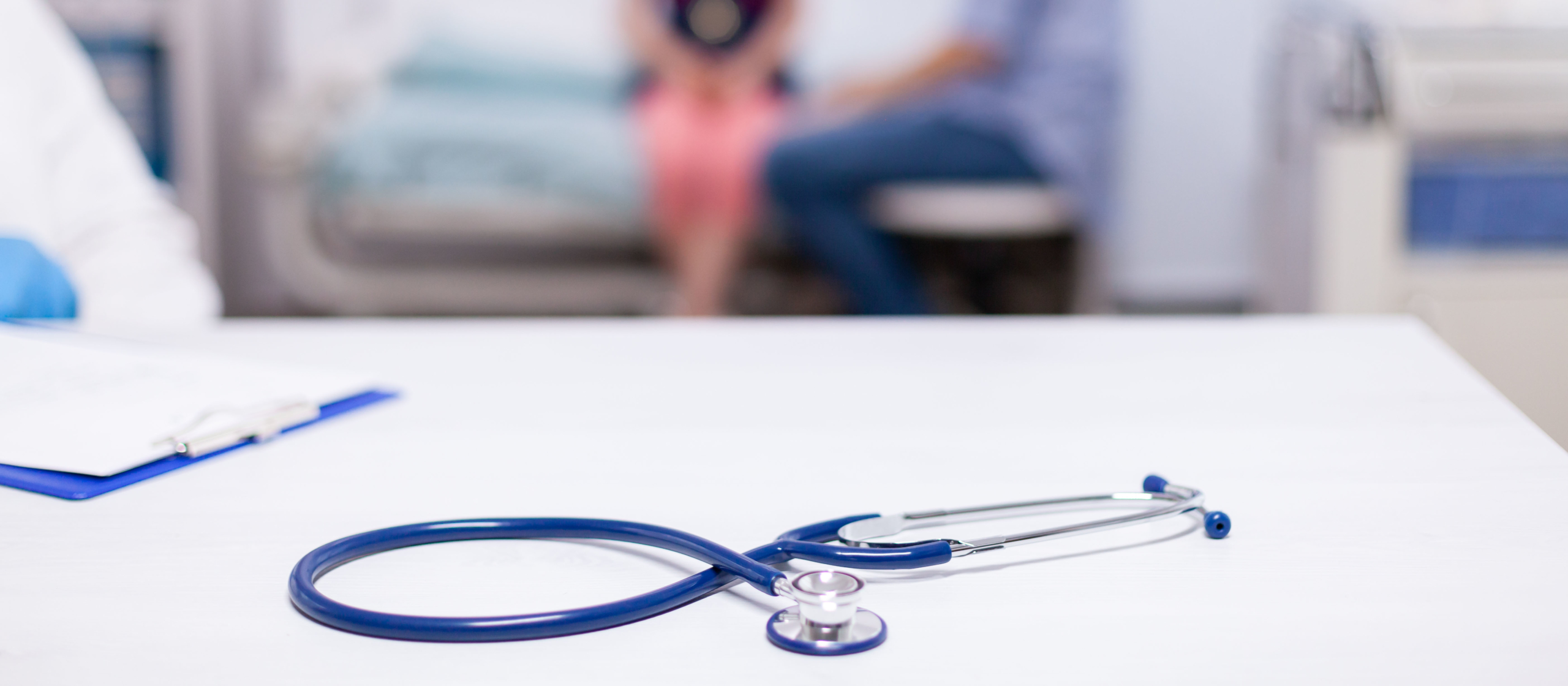 Close up of stethoscope on desk 928228 scaled