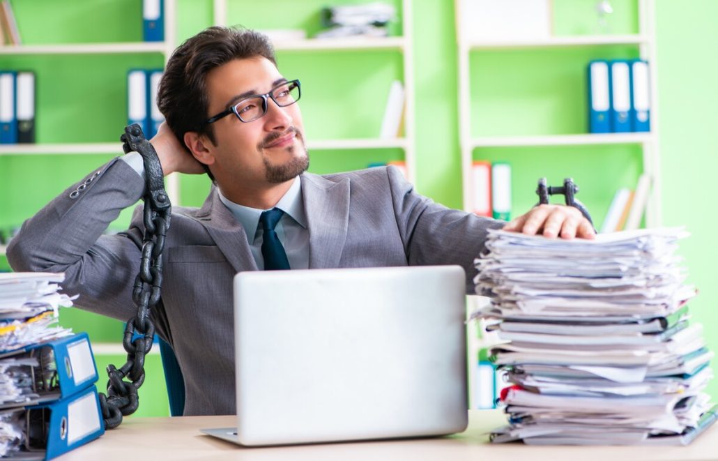 employee chained to his desk due to workload